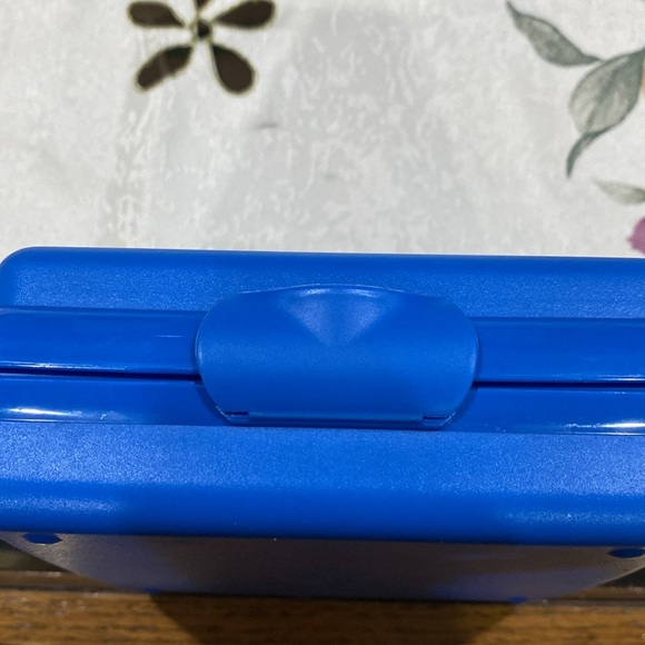 NASCAR Hologram Sandwich Keeper Tupperwear - Picture 3 of 4